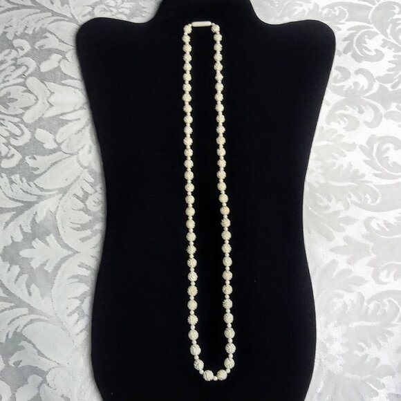 Vintage Hand-Carved Cream Flower Bead Necklace - Picture 5 of 5